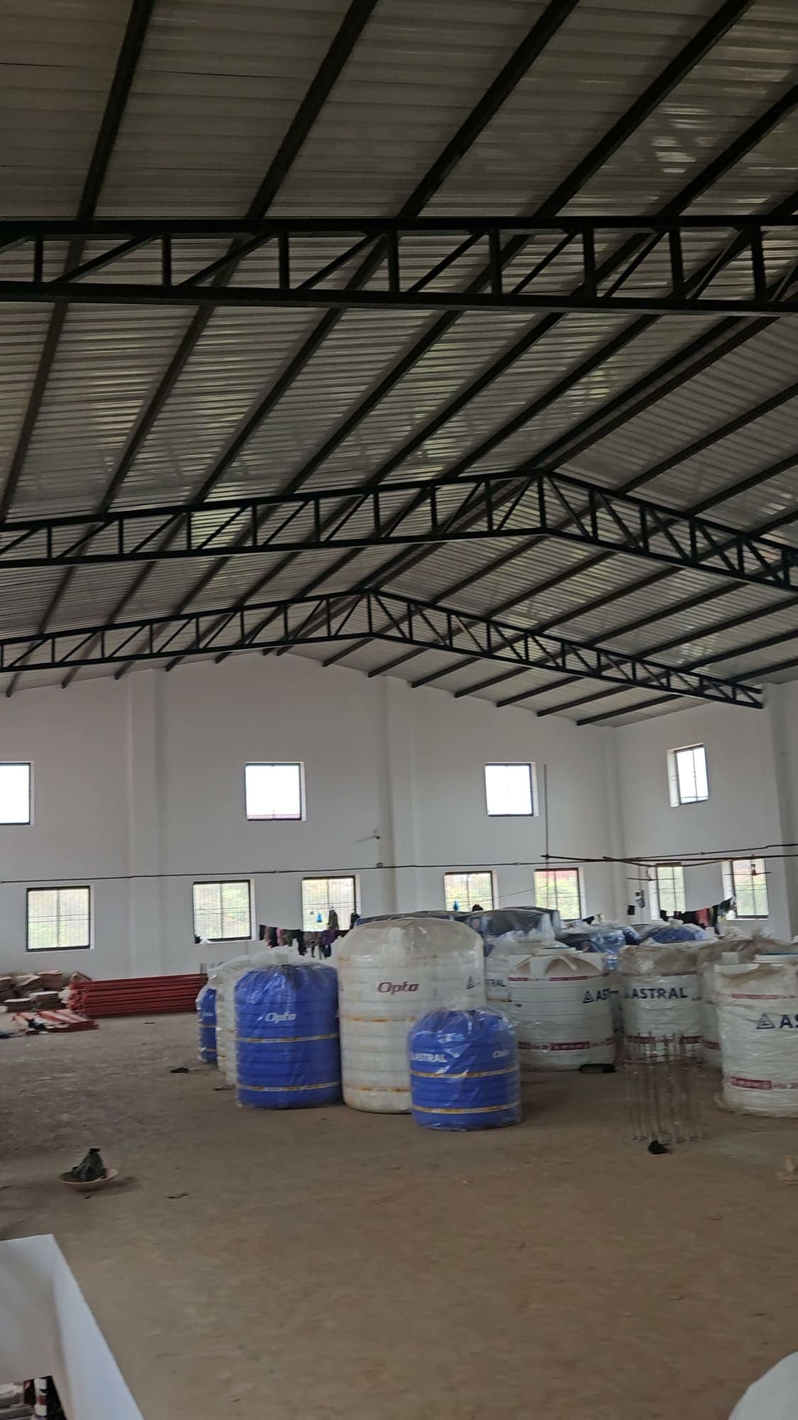 Steel roof trusses over the stockyard floor