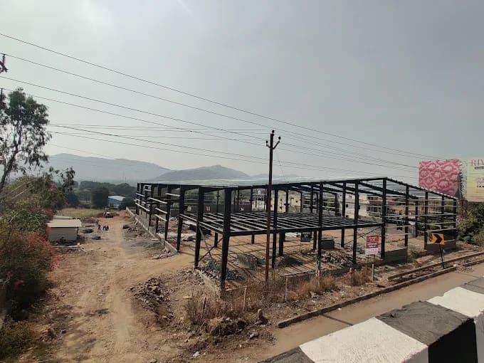Steel structure under erection on the Sesotec site