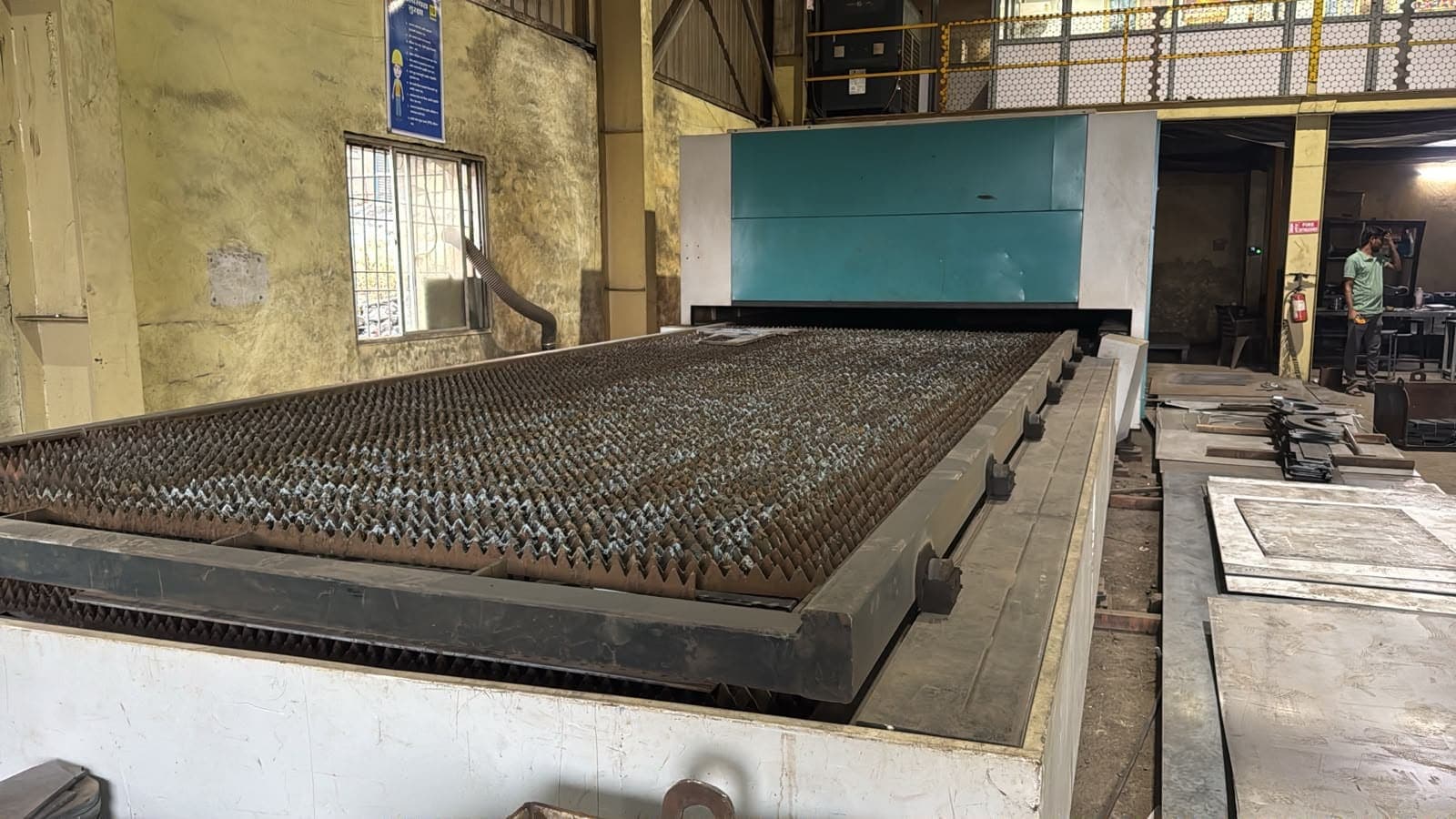 Laser cutting machine with a twelve-metre bed