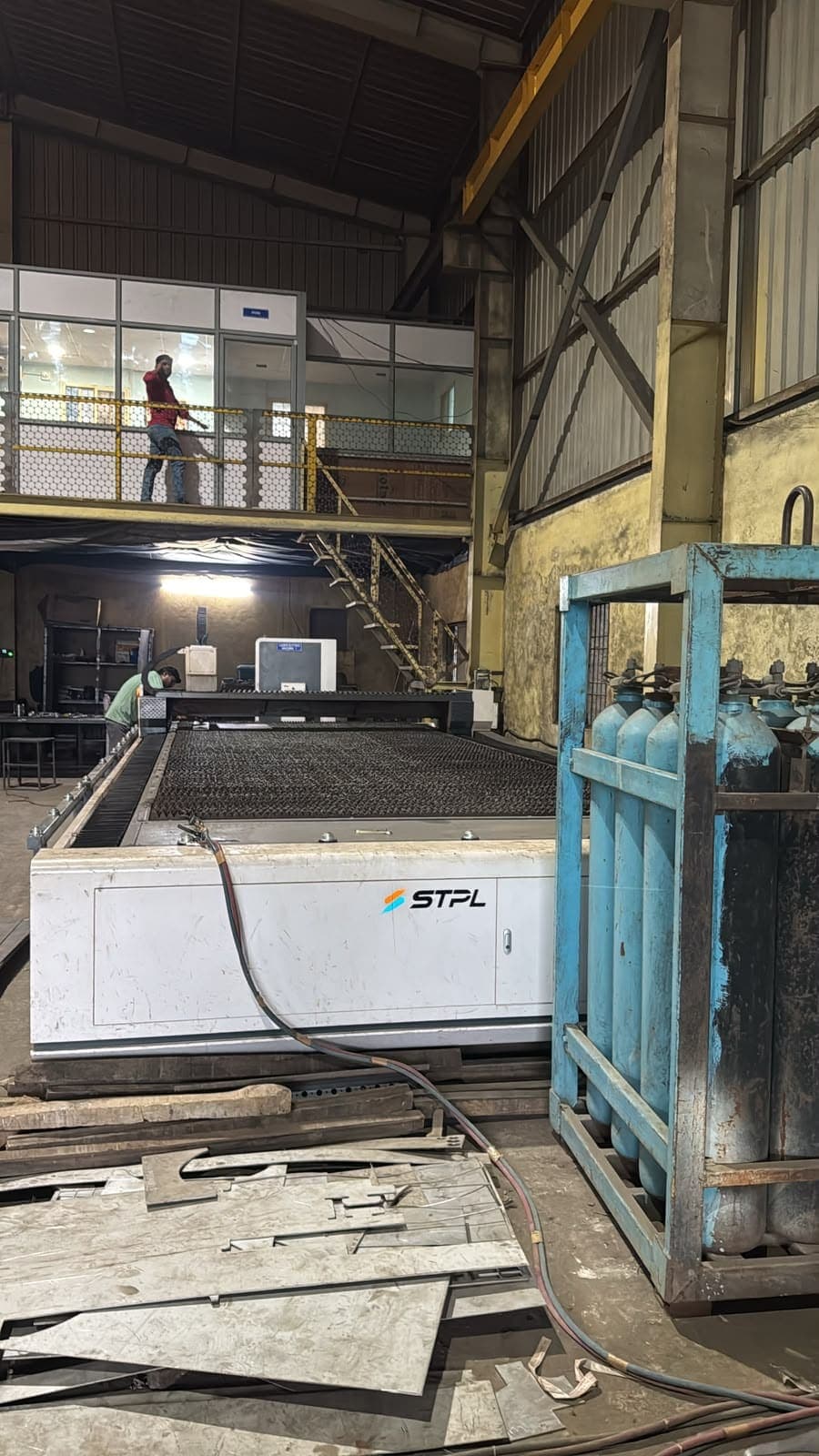 Three-kilowatt laser cutting machine on the shop floor